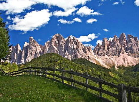 Il bando è finalizzato a sostenere interventi di efficientamento energetico delle sedi e dei centri visita del Parco naturale  regionale Dolomiti friulane e del Parco naturale regionale Prealpi Giulie, per l’efficientamento degli immobili che ospitano